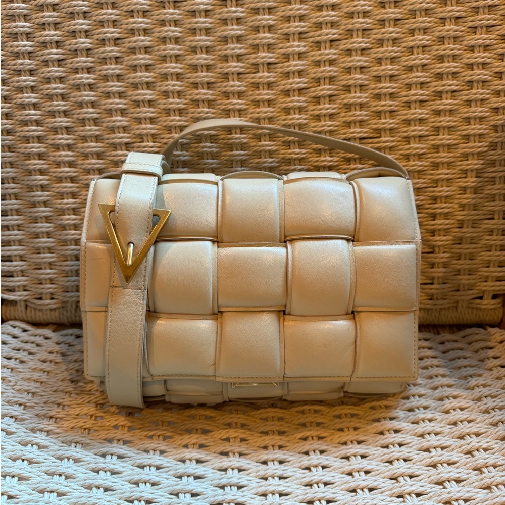 Bottega Veneta Padded Cassette in color Porridge
